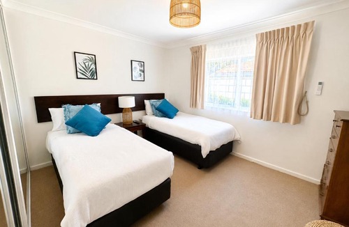 Broadwater House | Fall in Love with Spring at Cape View 26