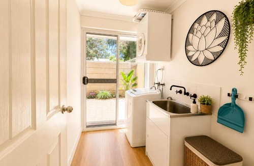 Broadwater House | Fall in Love with Spring at Cape View 26
