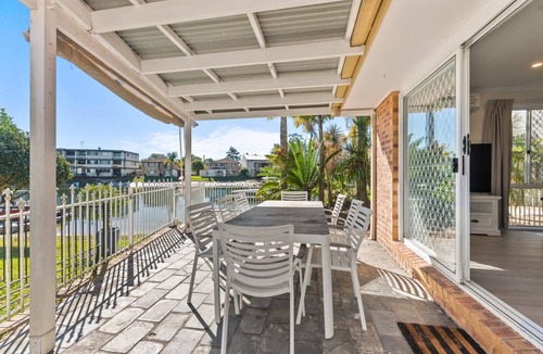 Mooloolaba Apartment | Family Friendly 2 Bed Flat with Balcony