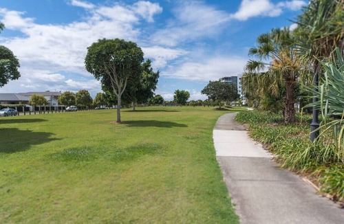 Biggera Waters Apartment | Family-Friendly 4B Apartment-Pool Gym Park Views