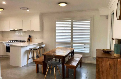 Shellharbour House | Family Getaway With LARGE Parent Retreat!