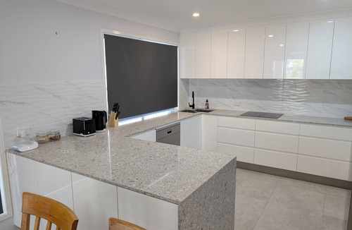 Arundel House | Family-Sized 4-Bedroom Retreat in Arundel – Near Theme Parks, Beaches & More!