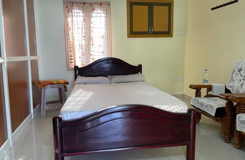 Tirupati Condo | Family-sized Penthouse with 2 min walk to Reliance Mart & Hospital