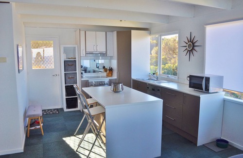 Fairhaven House | Fantastic Beachfront views, 3min walk beach/surf club incl Linen