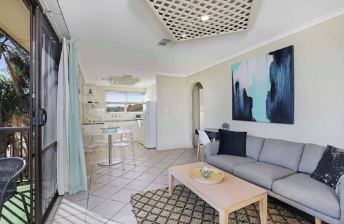 Glenelg North Apartment | Fantastic Riverview Balcony 2Bdrm | Glenelg North