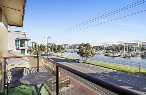 Glenelg North Apartment | Fantastic Riverview Balcony 2Bdrm | Glenelg North