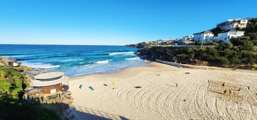 Tamarama Apartment | Fantastic Sea Views - Relaxed Coastal Living