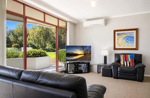 Mollymook Beach House | Fathoms 2 - 2BR beach resort apartment
