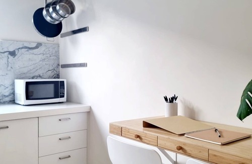 Balaclava Apartment | Feeling Connected - Balaclava