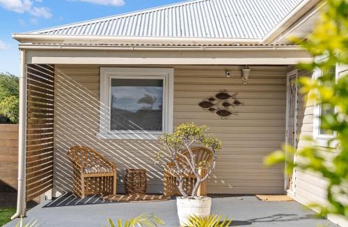 Ulladulla House | Fish Cottage BYO Linen Pet Friendly Sleeps 8