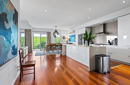 Gerringong House | Fiskardo- Gerringong, Views of ocean and rolling hills.