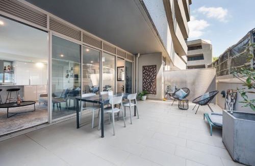 Collingwood North Apartment | Fitzroy Aptmnt Patio, Parking and Pet Friendly