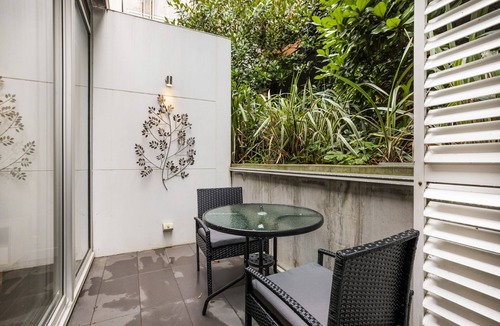 Fitzroy North Apartment | Fitzroy Hideaway Near Parks, Cafés & Parking