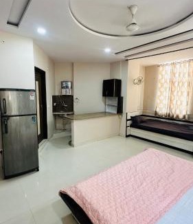 Malviya Nagar Apartment | Flat in Malviya Nagar spacious 2 beds for 4 guests