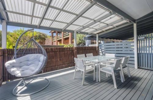 Rye House | Foreshore Haven - Poolside Comfort near Rye Beach