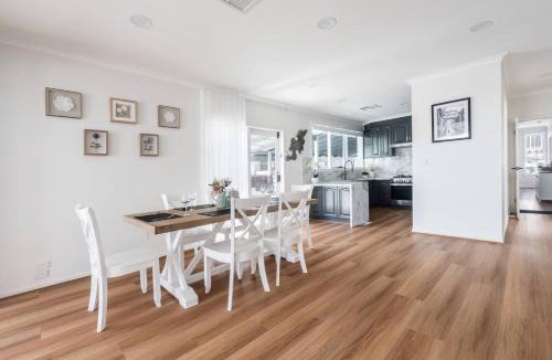 Rye House | Foreshore Haven - Poolside Comfort near Rye Beach
