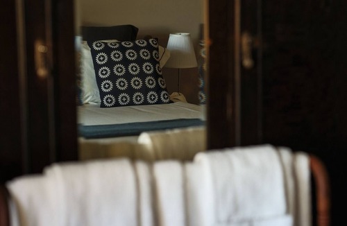 Yorke Valley Other | Forgotten Paddock Farmstay. Two bedrooms, a bathroom plus a lounge/dining room.