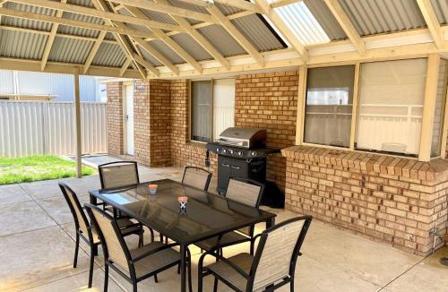 East Bunbury House | Forrest Holiday Unit Bunbury