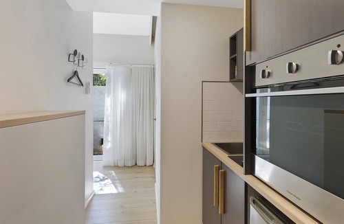 Forresters Beach House | FORRESTERS RETREAT | Pool, close to beach, Wi-Fi | Accom Holidays