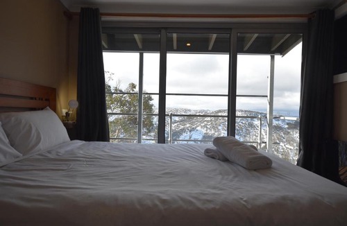Hotham Heights House | Fountains 18