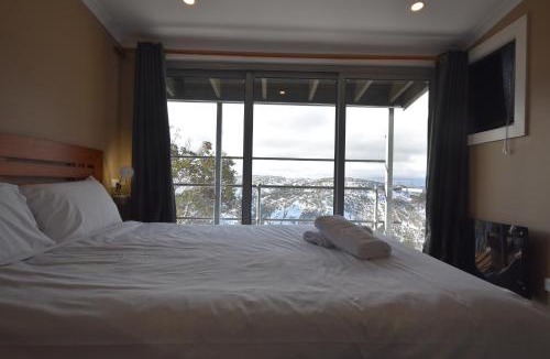 Hotham Heights House | Fountains 18