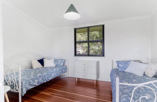 Emu Park House | FOUR PALMS