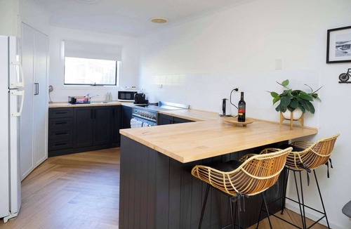 Hayborough House | Fourseagulls | Pet Friendly | Private | Close Walk to Beach