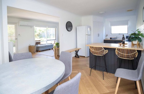 Hayborough House | Fourseagulls | Pet Friendly | Private | Close Walk to Beach