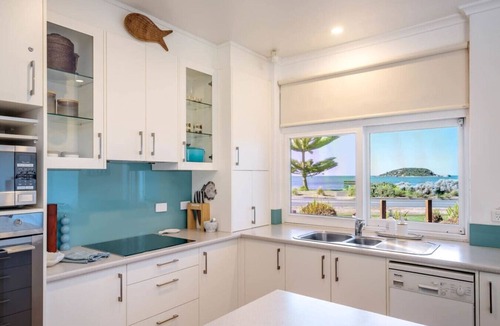 Encounter Bay House | Frankies Beach House—A Breezy Esplanade Escape