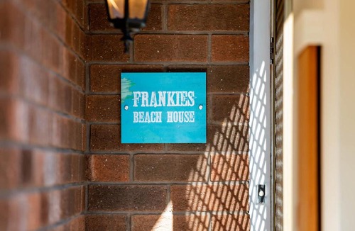 Encounter Bay House | Frankies Beach House - A Breezy Esplanade Escape