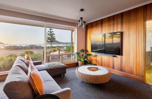 Encounter Bay House | Frankies Beach House - A Breezy Esplanade Escape