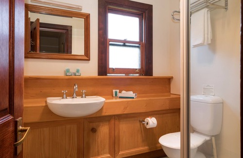 Strahan Hotel | Franklin Manor