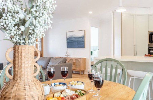 Kawungan House | Fraser Coast Modern Beach House 4BR – King Bed, Pool, WiFi Relax & Recharge