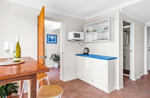 Dolphin Point Apartment | FREE NIGHT. Pay for 2 stay for 3