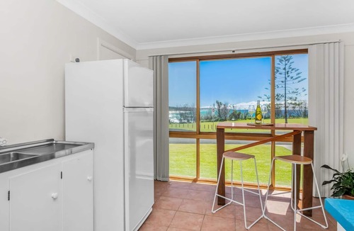 Dolphin Point Apartment | FREE NIGHT. Pay for 2 stay for 3