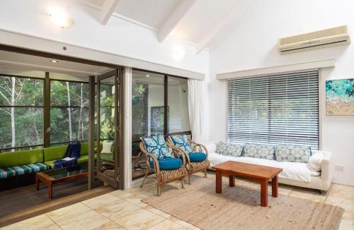 Mollymook Beach House | Free night! Pay for 2 stay for 3