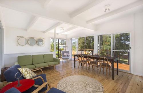 Mollymook Beach House | Free night! Pay for 2 stay for 3
