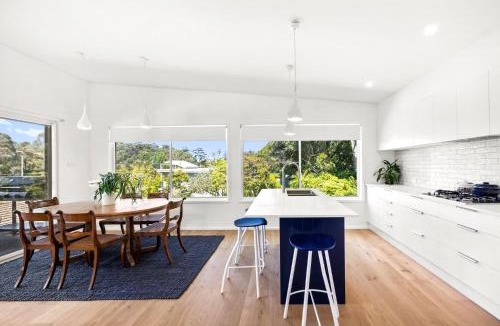 Mollymook Beach House | Free night! Pay for 2 stay for 3