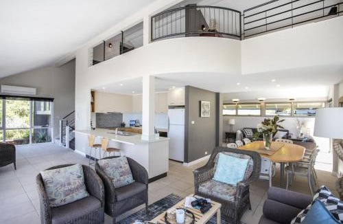 Mollymook Beach House | Free night! Pay for 3 stay for 4