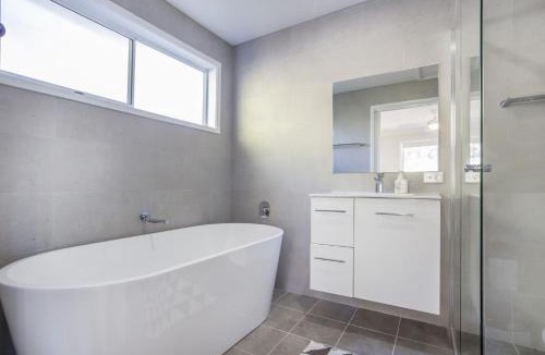Lake Tabourie House | Free night! Pay for 2 stay for 3