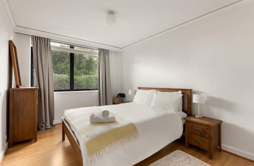 Kew Apartment | Free parking - spacious apartment near 48 tram