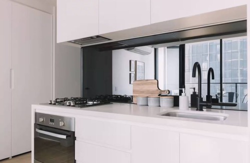 Melbourne Central Business District Apartment | Free Tram Zone 2BR Apt near QV Market & RMIT