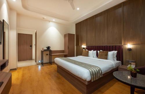 Mira Bhayandar Hotel | Freesia by Express Inn Ghodbunder