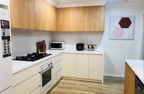 Ultimo House | Fresh Green 4BR3BA Harborside Retreat by Palm&Vine