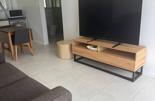 Murarrie Apartment | Freshly Renovated 2BR/2BA Apartment in Murarrie