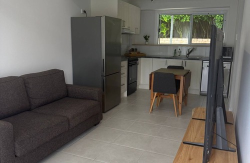 Murarrie Apartment | Freshly Renovated 2BR/2BA Apartment in Murarrie
