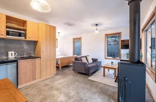 Coles Bay Apartment | Freycinet Stone Studio 8 - Freycinet Holiday Houses