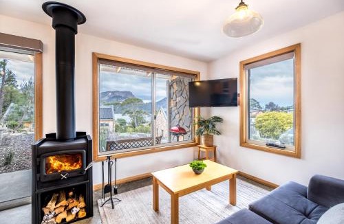 Coles Bay Apartment | Freycinet Stone Studio 7 - Quartz