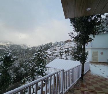 Mukteshwar House | frozen valley