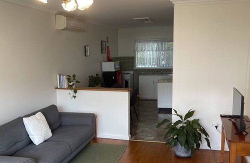 Tanunda Apartment | Functional 1 bedroom unit close to Tanunda Main St